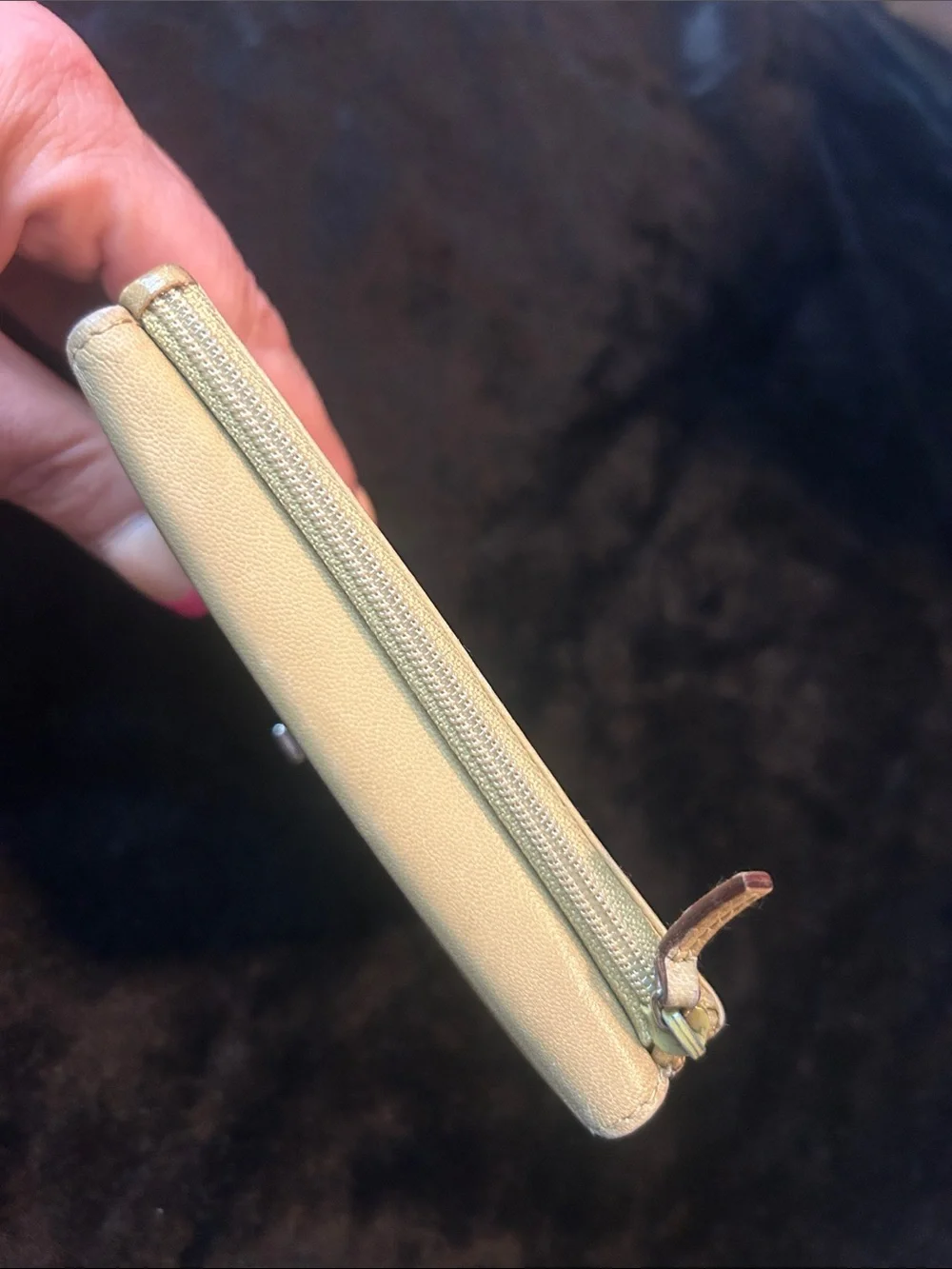 Gucci Beige Leather Compact Wallet with Silver Tone Lock - Picture 4 of 16